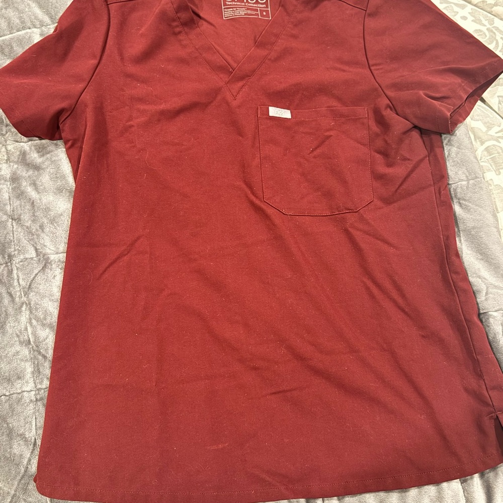 Figs Catarina one pocket Scrub Top, Cranberry Red, Small.
